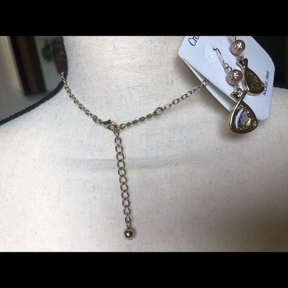 NWOT Faux jewel necklace and earring set, gold tone - Picture 8 of 10